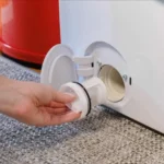 Hai sempre sbagliato a pulire il filtro della lavatrice: ecco il trucco per non allagare tutto